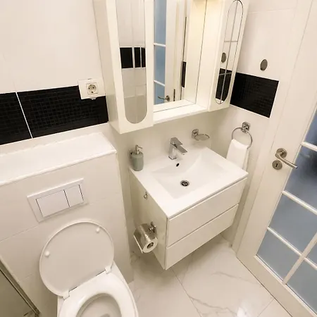 Cozy Bedroom Studio With Modern Kitchen & Bath * Boekarest