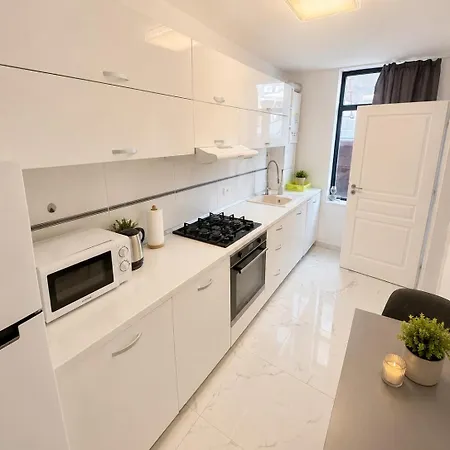 Cozy Bedroom Studio With Modern Kitchen & Bath *